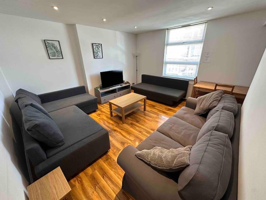 Comfortable 1 Bedroom And Double Sofa Bed Flat London Exteriör bild