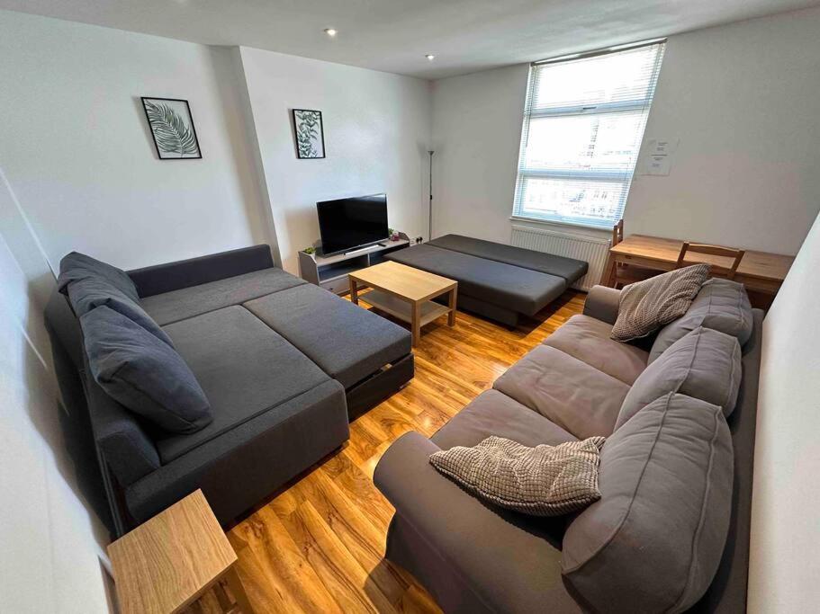 Comfortable 1 Bedroom And Double Sofa Bed Flat London Exteriör bild